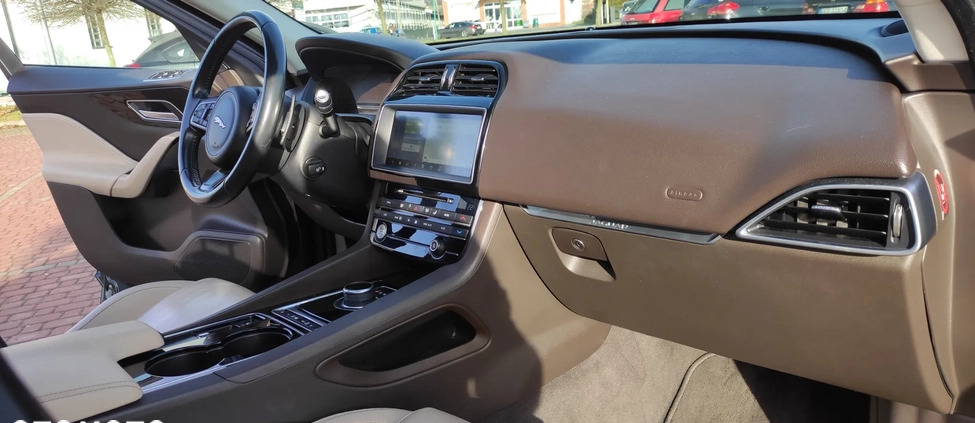 Jaguar F-Pace cena 88900 przebieg: 165200, rok produkcji 2017 z Kisielice małe 781